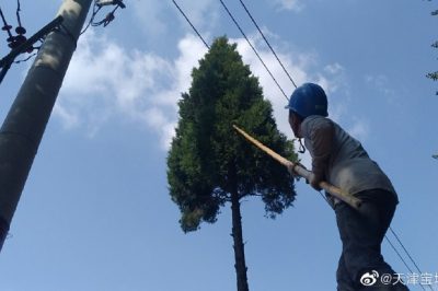 110千伏曙光變電站對智能巡檢機器人的路徑信息、數據傳輸等系統進行檢驗調試