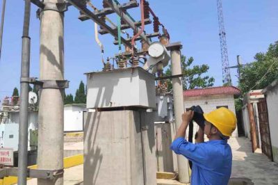 贊皇縣供電公司對(duì)35千伏許亭變電站檢查開關(guān)柜、實(shí)施紅外測(cè)溫