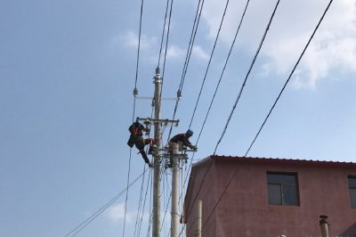 天津薊州供電公司：工作人員不畏酷暑，只為給您一個(gè)涼爽的夏天！給師傅們點(diǎn)贊！