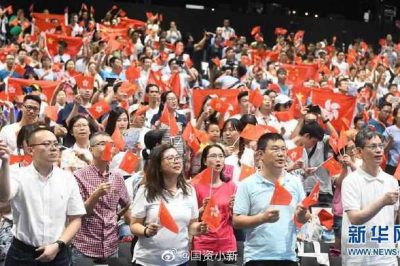 “香港，拉緊我的手！”