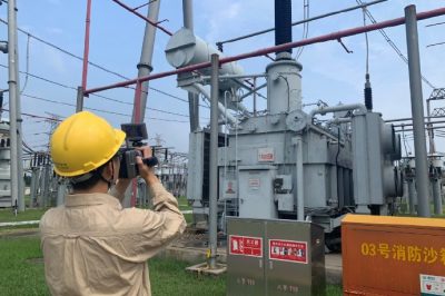 在上黨變電站開展主變壓器、二次設備室等區(qū)域的紅外測溫工作