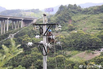 國網(wǎng)重慶綦南供電公司優(yōu)化配電網(wǎng)，助力小康路