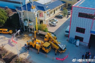 ?溧水供電首次開(kāi)展帶電作業(yè)機(jī)器人實(shí)際操作